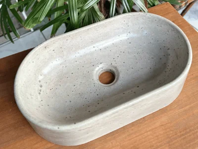 Cuba oval de concreto com acabamento granilite